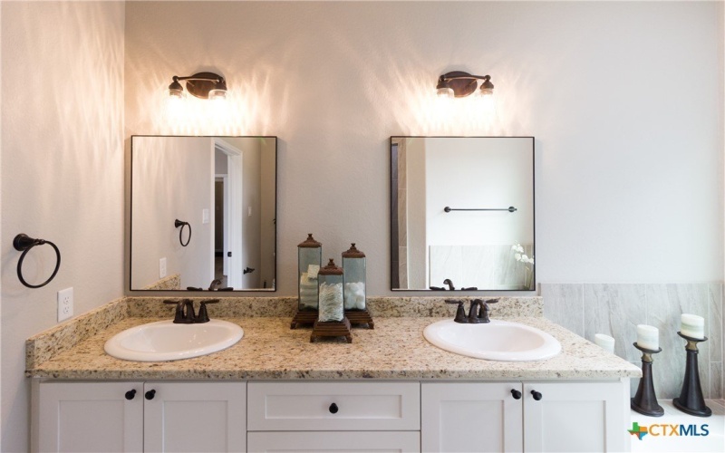 109 Lost Pines Ln, Marion, TX 78124, 4 Bedrooms Bedrooms, ,3 BathroomsBathrooms,Residential,For Sale,109 Lost Pines Ln,565253