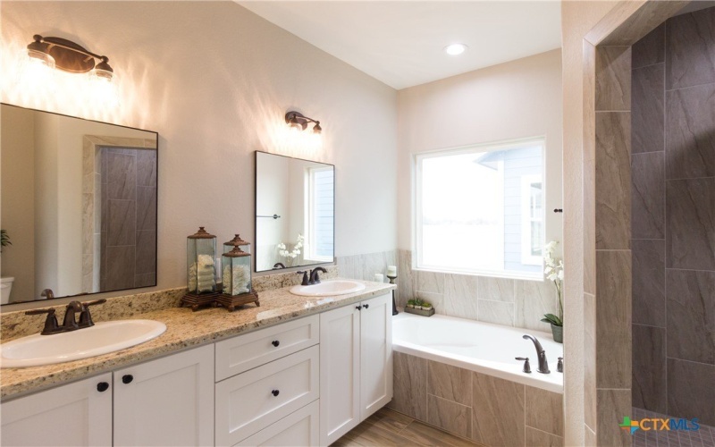 109 Lost Pines Ln, Marion, TX 78124, 4 Bedrooms Bedrooms, ,3 BathroomsBathrooms,Residential,For Sale,109 Lost Pines Ln,565253