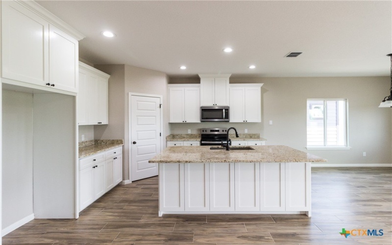 109 Lost Pines Ln, Marion, TX 78124, 4 Bedrooms Bedrooms, ,3 BathroomsBathrooms,Residential,For Sale,109 Lost Pines Ln,565253