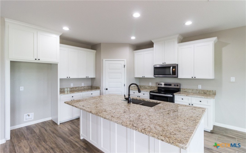 109 Lost Pines Ln, Marion, TX 78124, 4 Bedrooms Bedrooms, ,3 BathroomsBathrooms,Residential,For Sale,109 Lost Pines Ln,565253