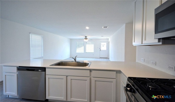 742 Tower Hill View, New Braunfels, TX 78132, 3 Bedrooms Bedrooms, ,2 BathroomsBathrooms,Residential Lease,For Rent,742 Tower Hill View,579800