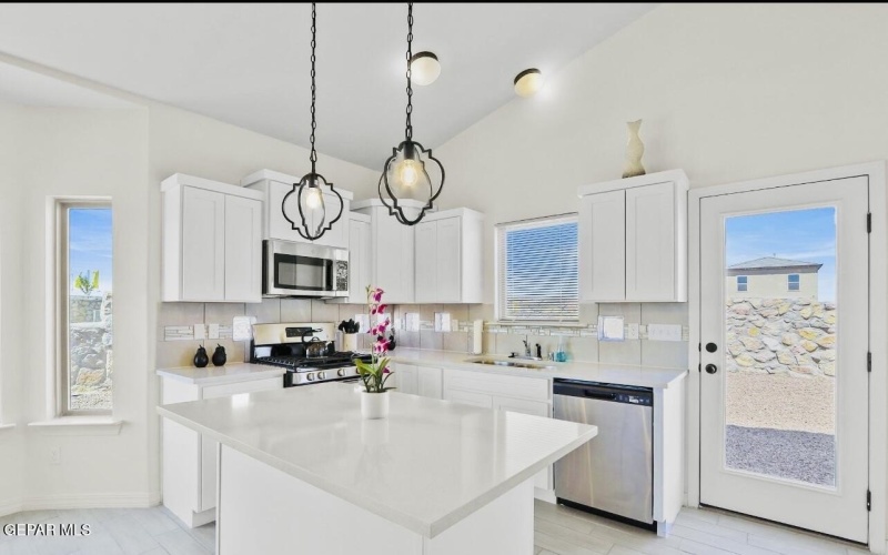 556 Cedarwood Avenue, El Paso, TX 79928, 4 Bedrooms Bedrooms, ,2 BathroomsBathrooms,Residential,For Sale,556 Cedarwood Avenue,922571