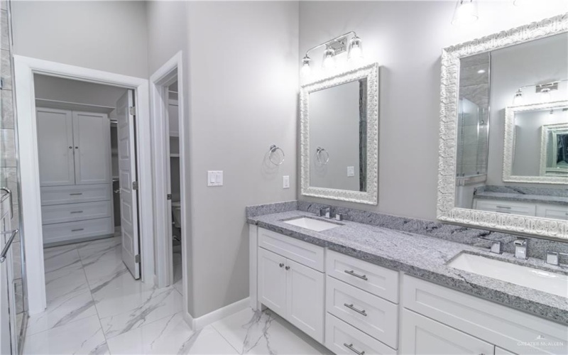3205 Brentwood Street, Edinburg, TX 78539, 4 Habitaciones Habitaciones , ,5 BañosBaños,Residential,En Venta,3205 Brentwood Street,457784