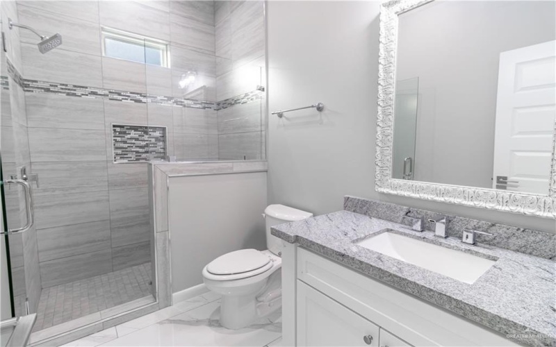 3013 Brentwood Street, Edinburg, TX 78539, 4 Habitaciones Habitaciones , ,5 BañosBaños,Residential,En Venta,3013 Brentwood Street,457786