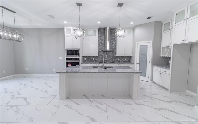 3013 Brentwood Street, Edinburg, TX 78539, 4 Habitaciones Habitaciones , ,5 BañosBaños,Residential,En Venta,3013 Brentwood Street,457786