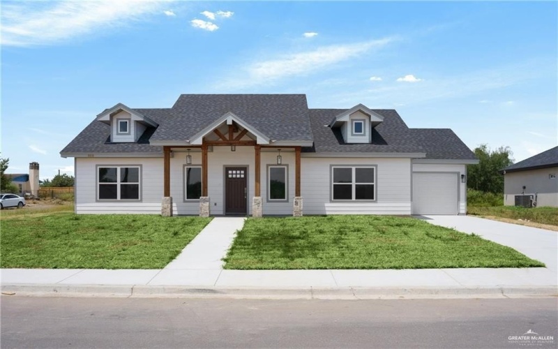 800 Falcon Drive, Rio Grande City, TX 78582, 3 Habitaciones Habitaciones , ,2 BañosBaños,Residential,En Venta,800 Falcon Drive,471319