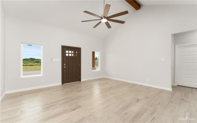 800 Falcon Drive, Rio Grande City, TX 78582, 3 Habitaciones Habitaciones , ,2 BañosBaños,Residential,En Venta,800 Falcon Drive,471319