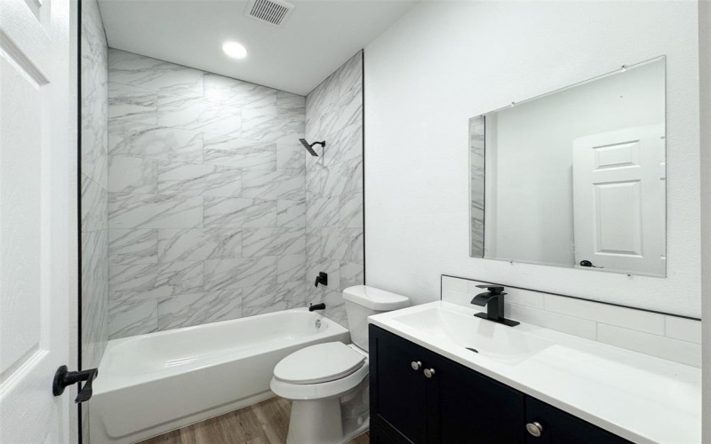4302 Mountain Hollow Drive, Granbury, TX 76048, 3 Bedrooms Bedrooms, ,2 BathroomsBathrooms,Residential,For Sale,4302 Mountain Hollow Drive,20766980