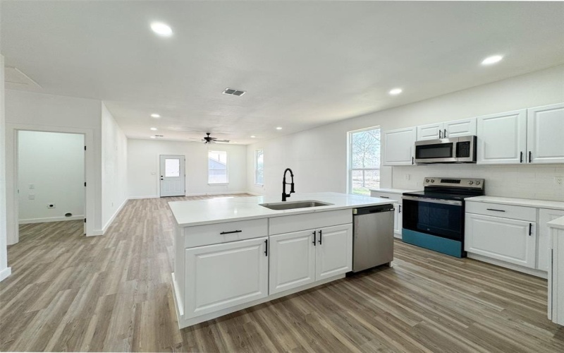 4302 Mountain Hollow Drive, Granbury, TX 76048, 3 Bedrooms Bedrooms, ,2 BathroomsBathrooms,Residential,For Sale,4302 Mountain Hollow Drive,20766980
