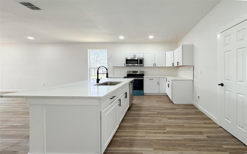 4302 Mountain Hollow Drive, Granbury, TX 76048, 3 Bedrooms Bedrooms, ,2 BathroomsBathrooms,Residential,For Sale,4302 Mountain Hollow Drive,20766980