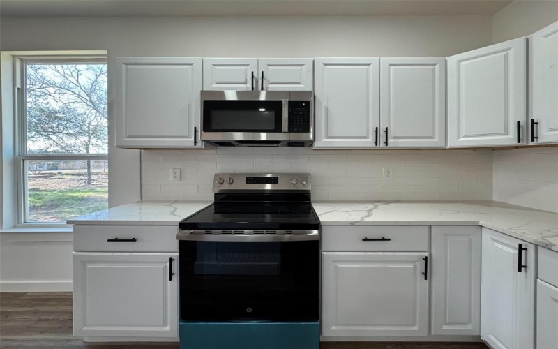 4302 Mountain Hollow Drive, Granbury, TX 76048, 3 Bedrooms Bedrooms, ,2 BathroomsBathrooms,Residential,For Sale,4302 Mountain Hollow Drive,20766980