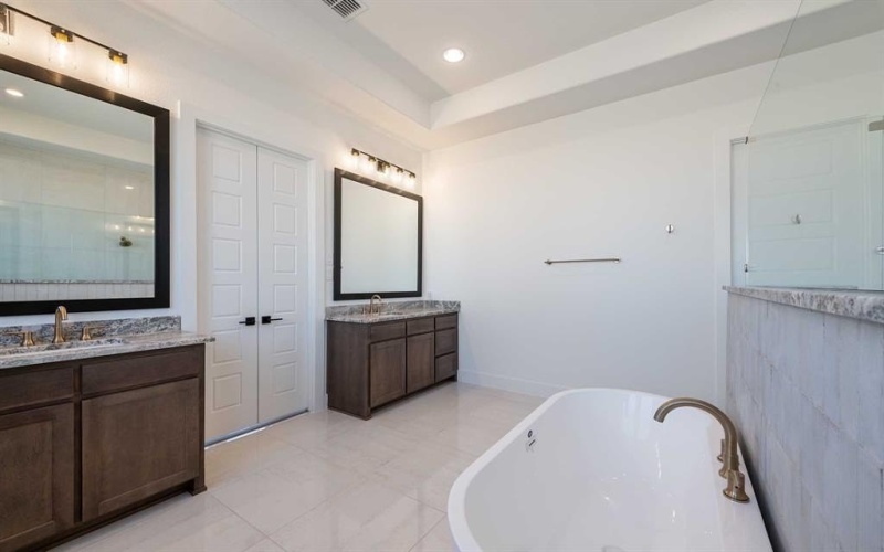 260 Winterdale Drive, Prosper, TX 75078, 4 Bedrooms Bedrooms, ,5 BathroomsBathrooms,Residential,For Sale,260 Winterdale Drive,20762102