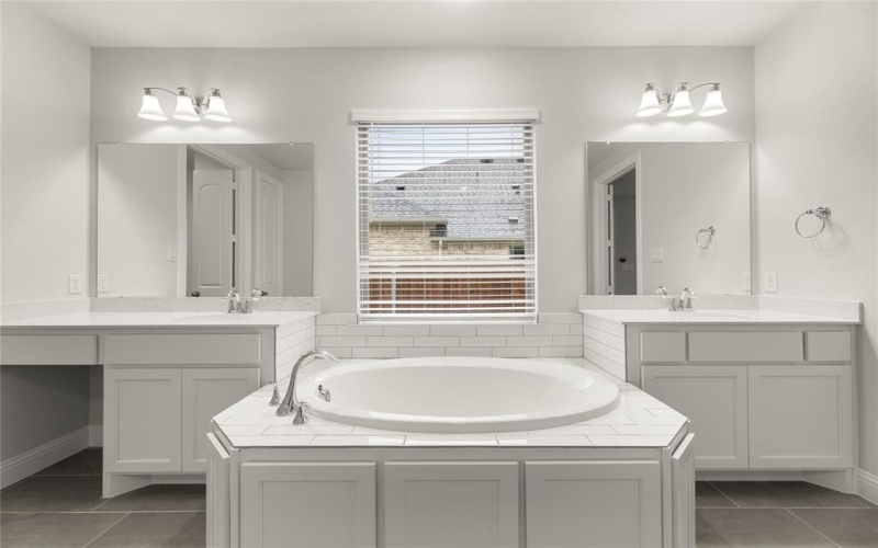 1008 Roys Drive, Rockwall, TX 75087, 3 Bedrooms Bedrooms, ,3 BathroomsBathrooms,Residential,For Sale,1008 Roys Drive,20742359