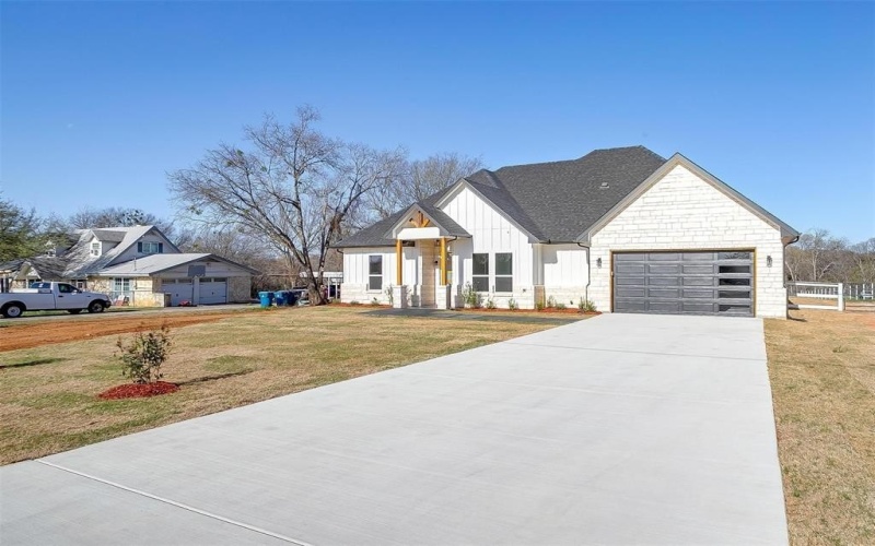 224 Ash Creek Drive W, Azle, TX 76020, 4 Bedrooms Bedrooms, ,2 BathroomsBathrooms,Residential,For Sale,224 Ash Creek Drive W,20874349