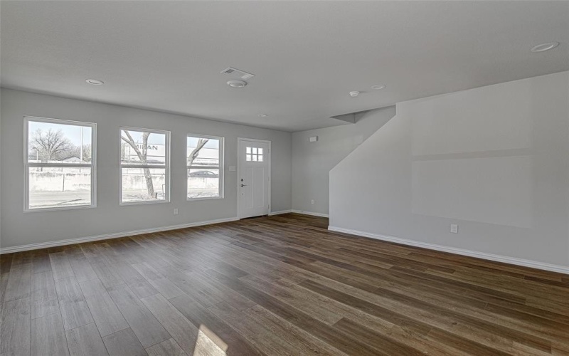 1405 South Freeway, Fort Worth, TX 76104, 3 Bedrooms Bedrooms, ,2 BathroomsBathrooms,Residential,For Sale,1405 South Freeway,20872178
