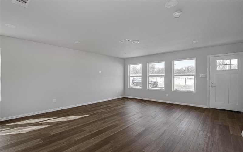 1405 South Freeway, Fort Worth, TX 76104, 3 Bedrooms Bedrooms, ,2 BathroomsBathrooms,Residential,For Sale,1405 South Freeway,20872178