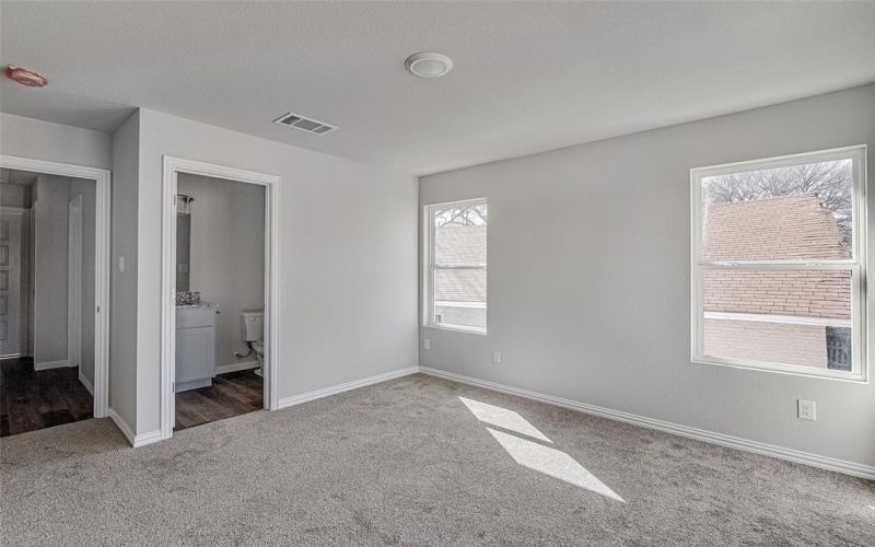 1405 South Freeway, Fort Worth, TX 76104, 3 Bedrooms Bedrooms, ,2 BathroomsBathrooms,Residential,For Sale,1405 South Freeway,20872178
