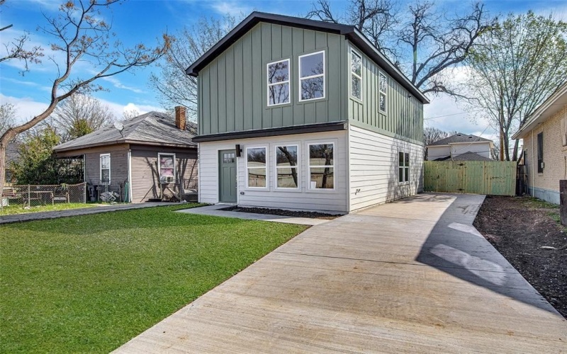 1405 South Freeway, Fort Worth, TX 76104, 3 Bedrooms Bedrooms, ,2 BathroomsBathrooms,Residential,For Sale,1405 South Freeway,20872178