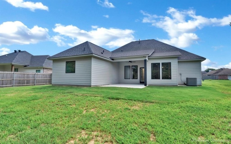 8142 MYRTLEWOOD Drive, Greenwood, LA 71033, 4 Bedrooms Bedrooms, ,2 BathroomsBathrooms,Residential,For Sale,8142 MYRTLEWOOD Drive,20858060