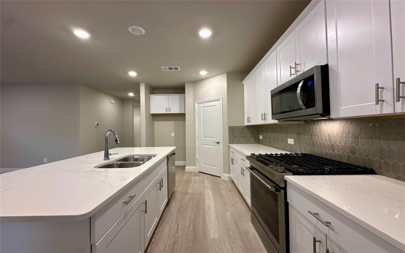 2245 Cliff Springs Drive, Forney, TX 75126, 4 Bedrooms Bedrooms, ,2 BathroomsBathrooms,Residential,For Sale,2245 Cliff Springs Drive,20846000