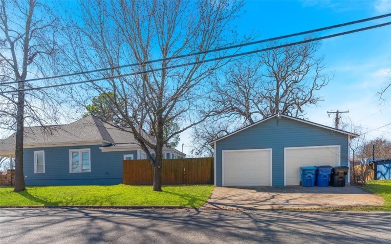 1301 W Main Street, Denison, TX 75020, 3 Bedrooms Bedrooms, ,2 BathroomsBathrooms,Residential Lease,For Rent,1301 W Main Street,20875560