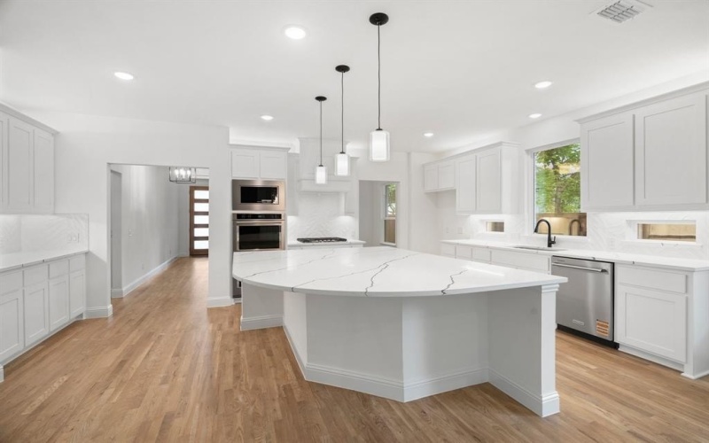 848 Northwood Road, Fort Worth, TX 76107, 4 Bedrooms Bedrooms, ,3 BathroomsBathrooms,Residential,For Sale,848 Northwood Road,20887867