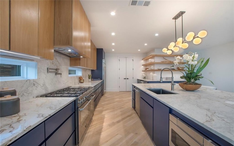 5253 Bonita Avenue, Dallas, TX 75206, 5 Habitaciones Habitaciones , ,6 BañosBaños,Residential,En Venta,5253 Bonita Avenue,20921037