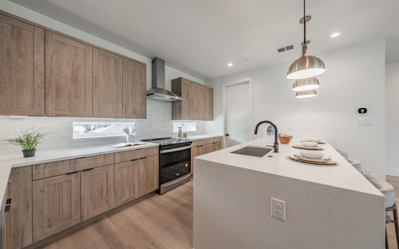 2166 Lovedale Avenue #101, Dallas, TX 75235, 2 Bedrooms Bedrooms, ,2 BathroomsBathrooms,Residential,For Sale,2166 Lovedale Avenue,20919777