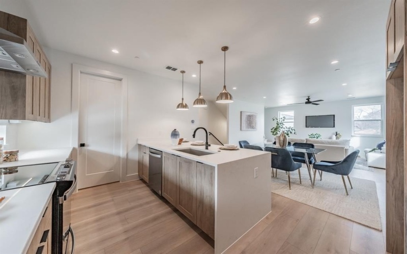 2166 Lovedale Avenue #101, Dallas, TX 75235, 2 Bedrooms Bedrooms, ,2 BathroomsBathrooms,Residential,For Sale,2166 Lovedale Avenue,20919777