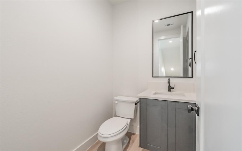 2166 Lovedale Avenue #101, Dallas, TX 75235, 2 Bedrooms Bedrooms, ,2 BathroomsBathrooms,Residential,For Sale,2166 Lovedale Avenue,20919777