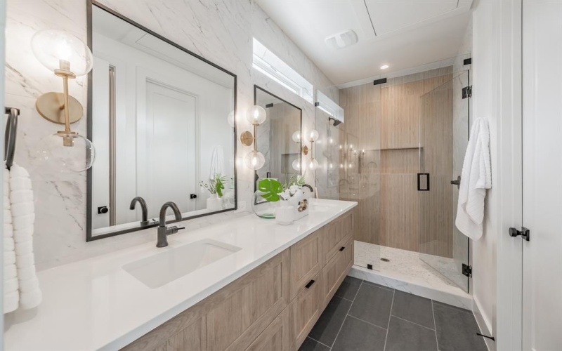 2166 Lovedale Avenue #101, Dallas, TX 75235, 2 Bedrooms Bedrooms, ,2 BathroomsBathrooms,Residential,For Sale,2166 Lovedale Avenue,20919777