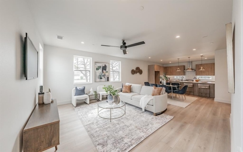 2166 Lovedale Avenue #101, Dallas, TX 75235, 2 Bedrooms Bedrooms, ,2 BathroomsBathrooms,Residential,For Sale,2166 Lovedale Avenue,20919777