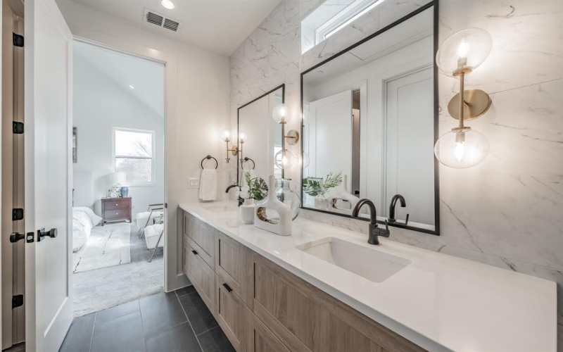 2166 Lovedale Avenue #101, Dallas, TX 75235, 2 Bedrooms Bedrooms, ,2 BathroomsBathrooms,Residential,For Sale,2166 Lovedale Avenue,20919777