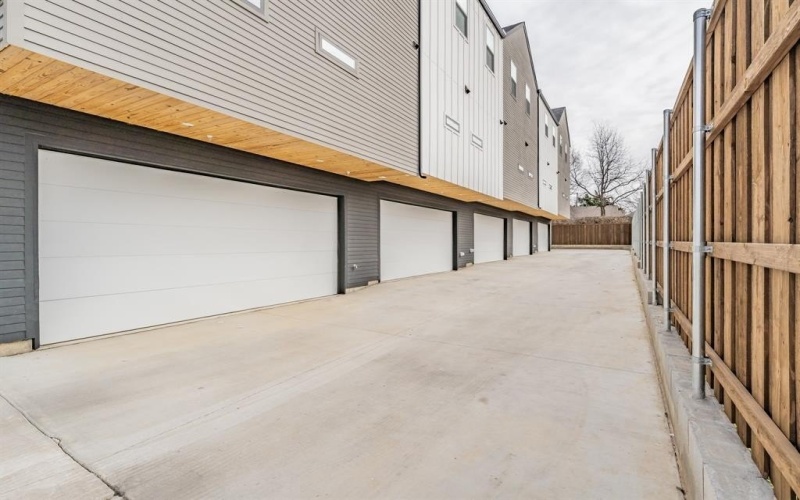 2166 Lovedale Avenue #101, Dallas, TX 75235, 2 Bedrooms Bedrooms, ,2 BathroomsBathrooms,Residential,For Sale,2166 Lovedale Avenue,20919777