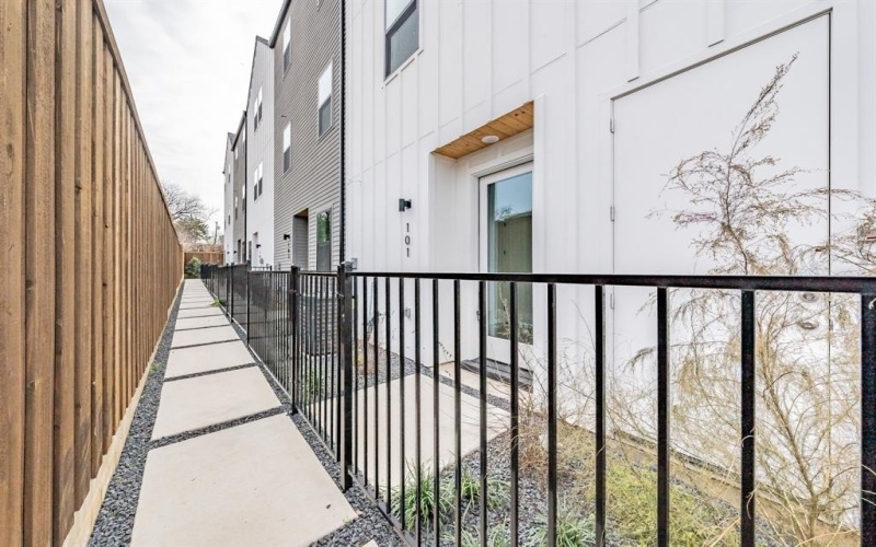 2166 Lovedale Avenue #101, Dallas, TX 75235, 2 Bedrooms Bedrooms, ,2 BathroomsBathrooms,Residential,For Sale,2166 Lovedale Avenue,20919777