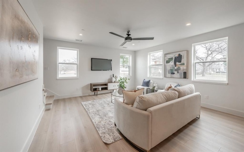 2166 Lovedale Avenue #101, Dallas, TX 75235, 2 Bedrooms Bedrooms, ,2 BathroomsBathrooms,Residential,For Sale,2166 Lovedale Avenue,20919777