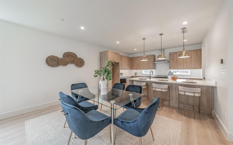 2166 Lovedale Avenue #101, Dallas, TX 75235, 2 Bedrooms Bedrooms, ,2 BathroomsBathrooms,Residential,For Sale,2166 Lovedale Avenue,20919777