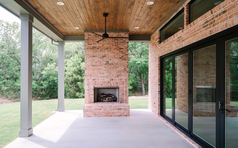 1020 Twin Creeks Drive, Weatherford, TX 76088, 4 Bedrooms Bedrooms, ,5 BathroomsBathrooms,Residential,For Sale,1020 Twin Creeks Drive,20924209