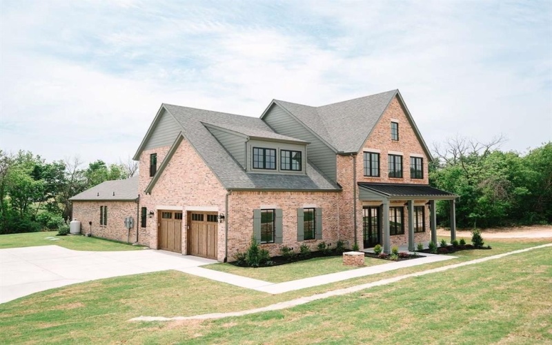 1020 Twin Creeks Drive, Weatherford, TX 76088, 4 Bedrooms Bedrooms, ,5 BathroomsBathrooms,Residential,For Sale,1020 Twin Creeks Drive,20924209