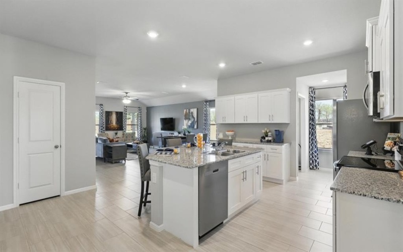 433 LUBBOCK Drive, Azle, TX 76020, 4 Habitaciones Habitaciones , ,2 BañosBaños,Residential,En Venta,433 LUBBOCK Drive,20910263