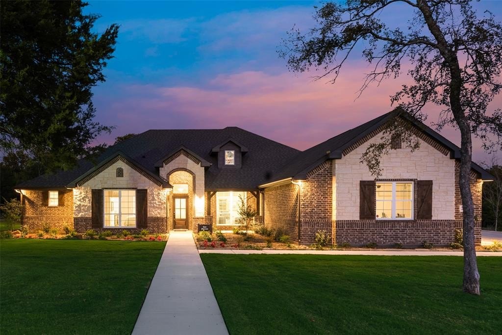 2101 Crystal Palace Boulevard, Alvarado, TX 76009, 4 Habitaciones Habitaciones , ,3 BañosBaños,Residential,En Venta,2101 Crystal Palace Boulevard,20933427