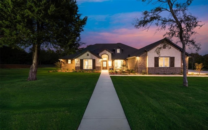 2101 Crystal Palace Boulevard, Alvarado, TX 76009, 4 Habitaciones Habitaciones , ,3 BañosBaños,Residential,En Venta,2101 Crystal Palace Boulevard,20933427