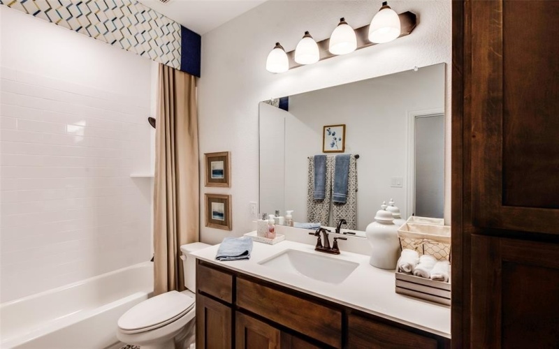 2101 Crystal Palace Boulevard, Alvarado, TX 76009, 4 Habitaciones Habitaciones , ,3 BañosBaños,Residential,En Venta,2101 Crystal Palace Boulevard,20933427