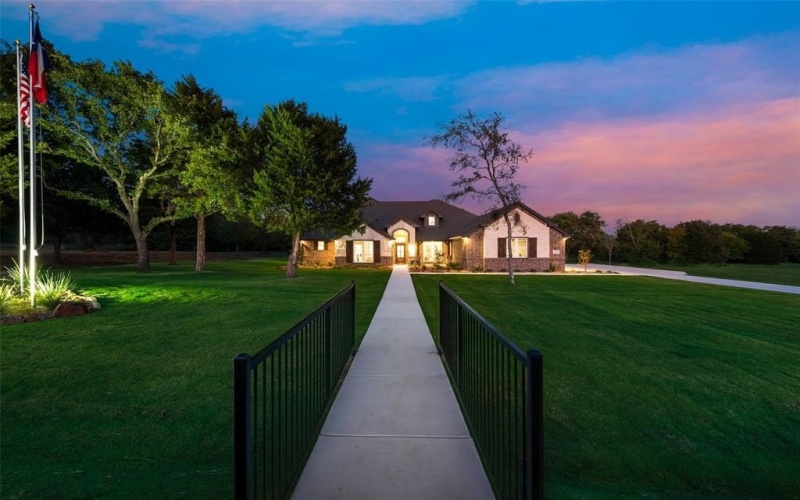 2101 Crystal Palace Boulevard, Alvarado, TX 76009, 4 Habitaciones Habitaciones , ,3 BañosBaños,Residential,En Venta,2101 Crystal Palace Boulevard,20933427