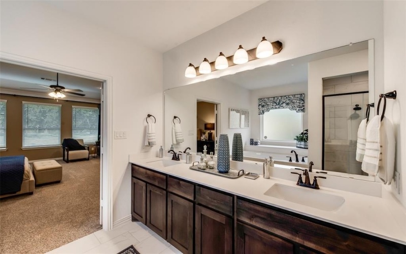 2101 Crystal Palace Boulevard, Alvarado, TX 76009, 4 Habitaciones Habitaciones , ,3 BañosBaños,Residential,En Venta,2101 Crystal Palace Boulevard,20933427