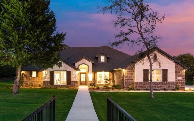 2101 Crystal Palace Boulevard, Alvarado, TX 76009, 4 Habitaciones Habitaciones , ,3 BañosBaños,Residential,En Venta,2101 Crystal Palace Boulevard,20933427