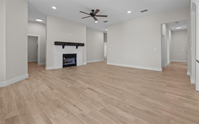 16509 Crossing Circle, Lindale, TX 75771, 4 Bedrooms Bedrooms, ,2 BathroomsBathrooms,Residential,For Sale,16509 Crossing Circle,20934493
