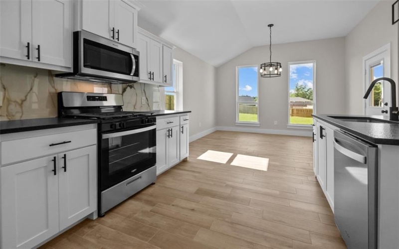 16509 Crossing Circle, Lindale, TX 75771, 4 Bedrooms Bedrooms, ,2 BathroomsBathrooms,Residential,For Sale,16509 Crossing Circle,20934493