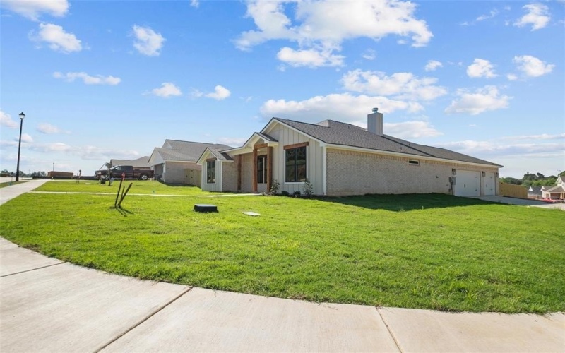 16509 Crossing Circle, Lindale, TX 75771, 4 Bedrooms Bedrooms, ,2 BathroomsBathrooms,Residential,For Sale,16509 Crossing Circle,20934493