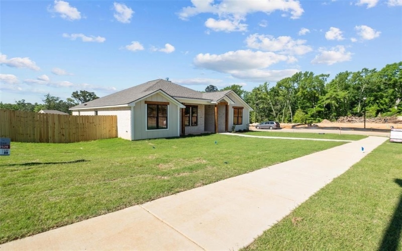 16509 Crossing Circle, Lindale, TX 75771, 4 Bedrooms Bedrooms, ,2 BathroomsBathrooms,Residential,For Sale,16509 Crossing Circle,20934493